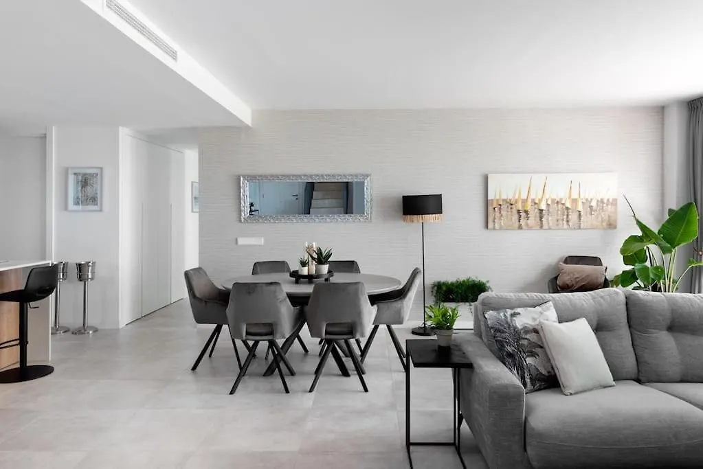 아파트 Penthouse Apt With Ocean View 에스테포나