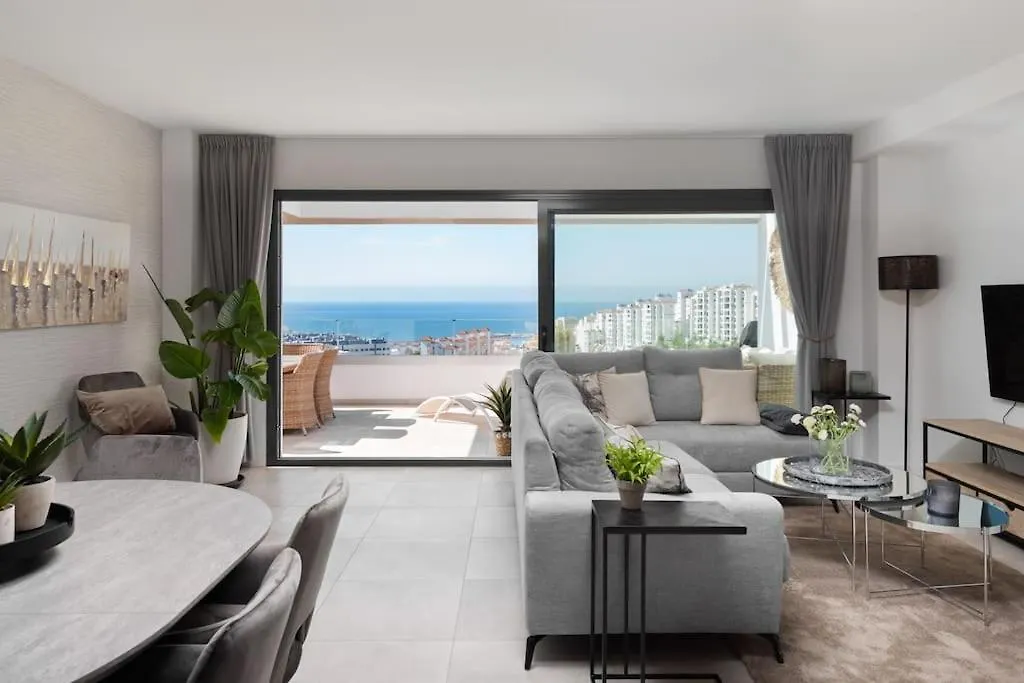 Penthouse Apt With Ocean View 에스테포나
